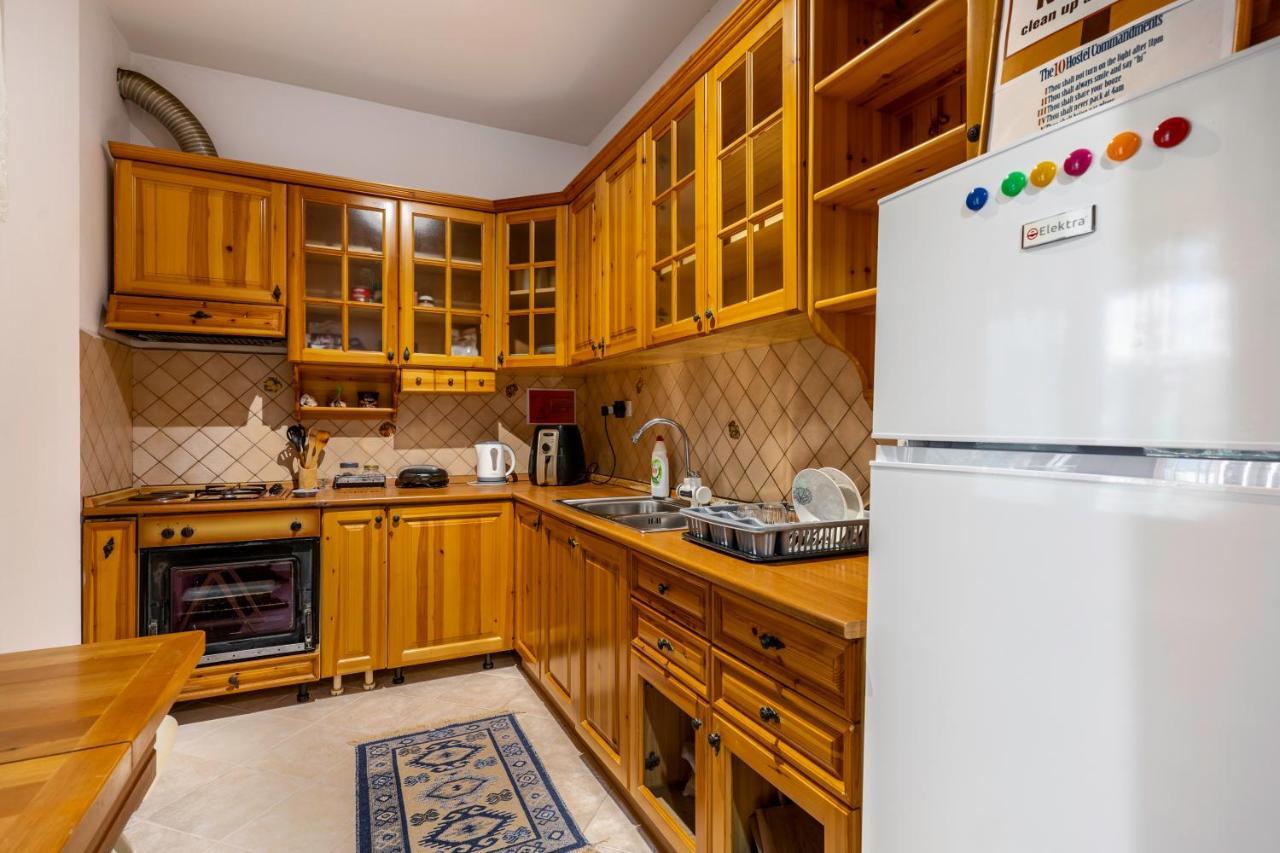 Hostel Nena Semi Τίρανα Εξωτερικό φωτογραφία