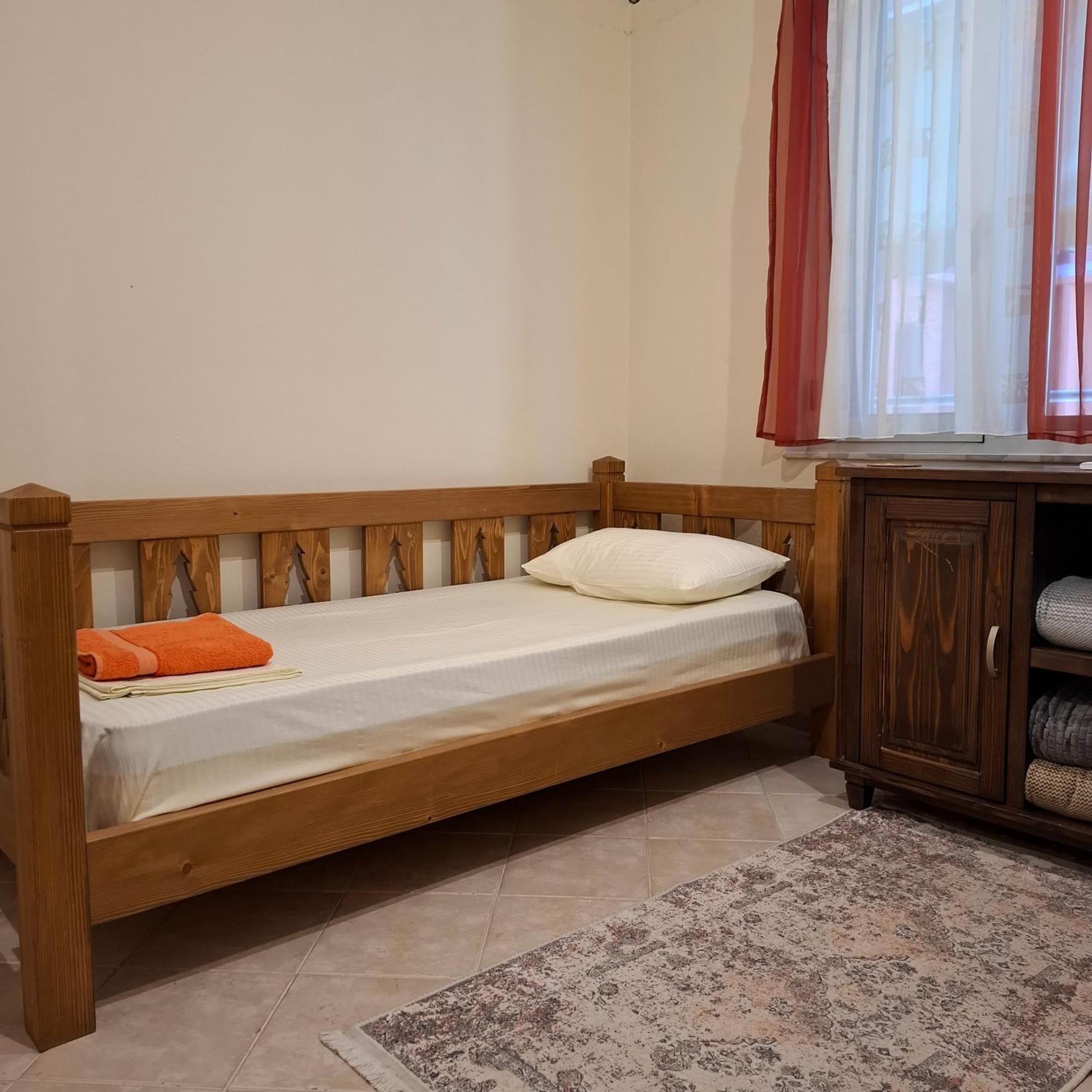 Hostel Nena Semi Τίρανα Εξωτερικό φωτογραφία